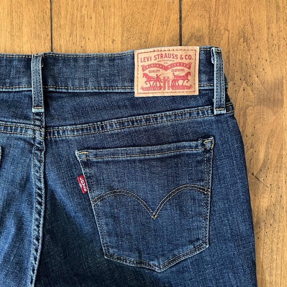 Levis Medium Wash 711 Skinny Jeans (Size 28) - Picture 9 of 10